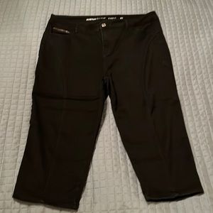 Avenue Black Denim Capri Pants | Size 20